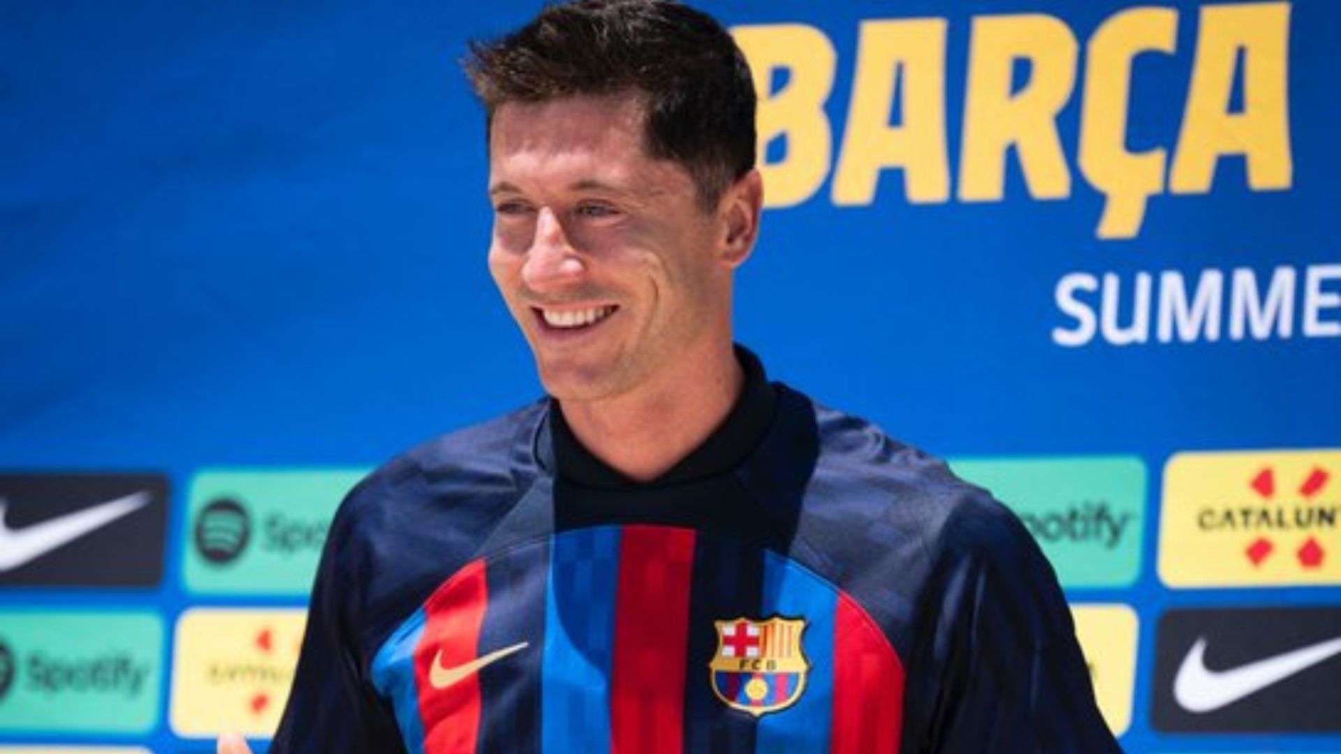 公众人物成 公众人物成